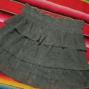 4/ $20 ⭐Vanity, size L, ruffled skirt